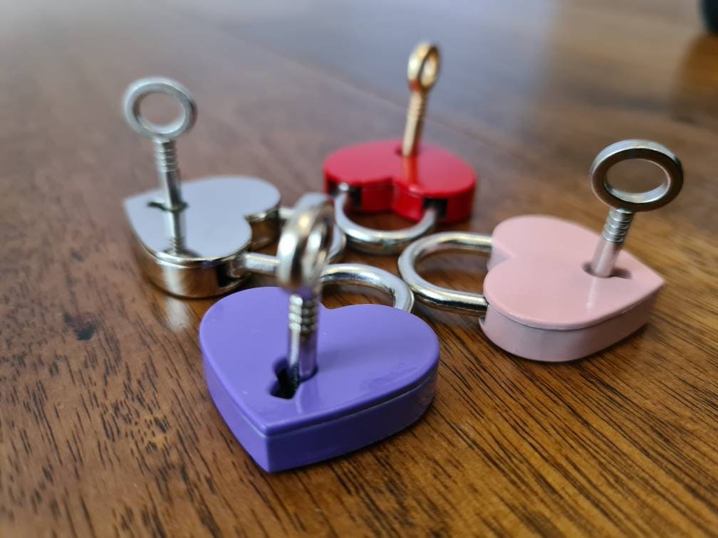 Heart Padlock Pendant – Discreet Day Collar Accessory