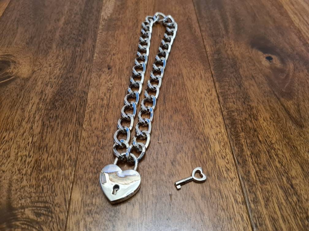 Locking Heart Padlock Choker – Stylish Stainless Steel Chain Accessory