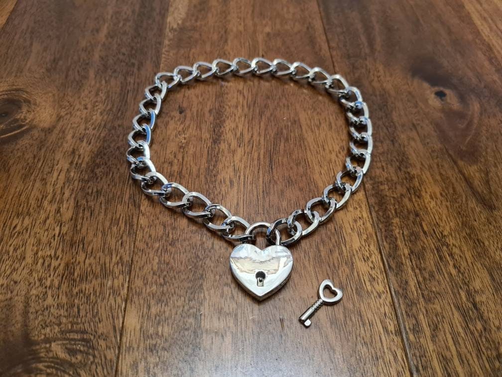 Locking Heart Padlock Choker – Stylish Stainless Steel Chain Accessory