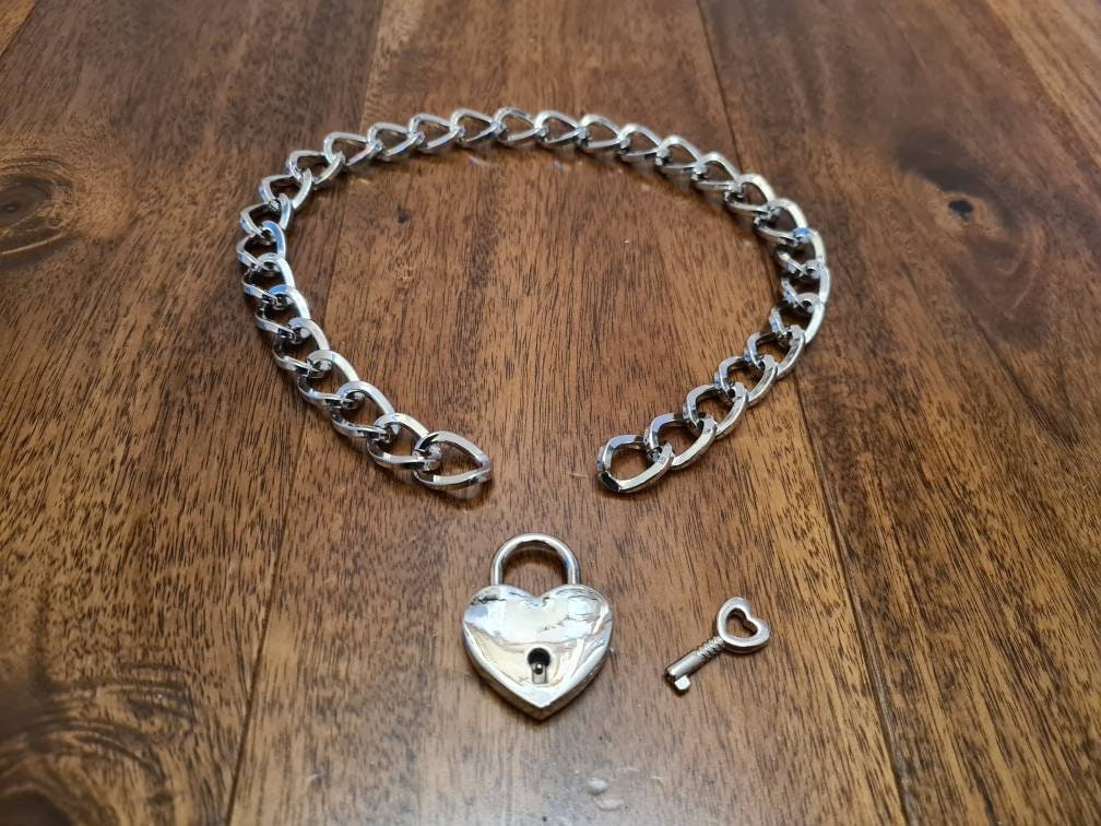 Locking Heart Padlock Choker – Stylish Stainless Steel Chain Accessory