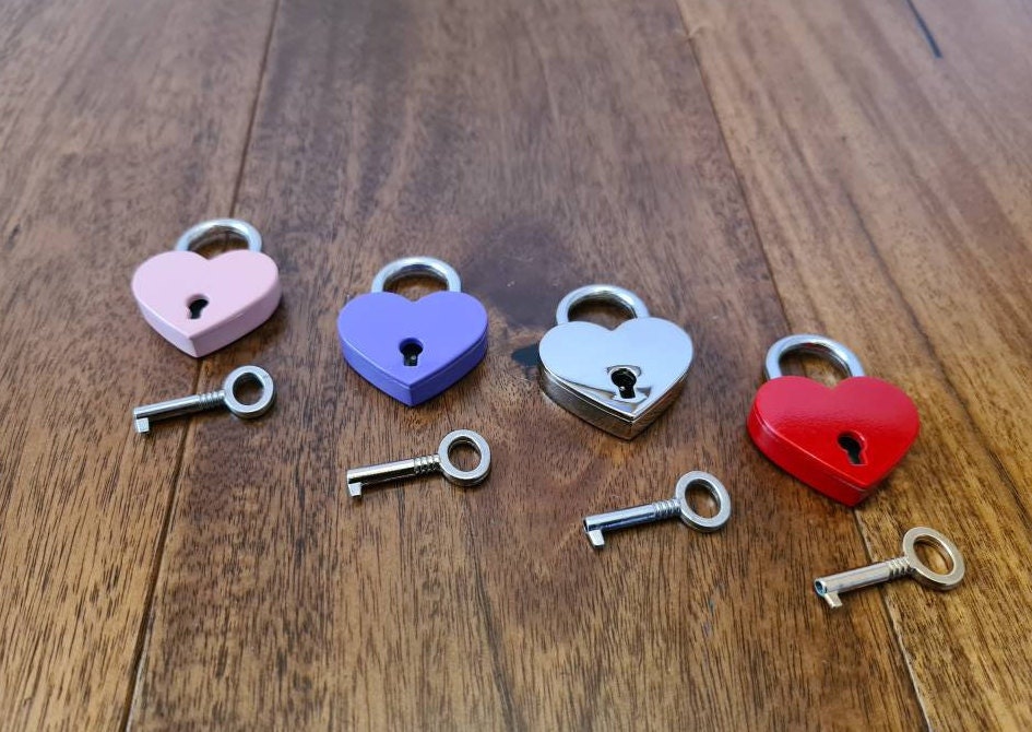 Heart Padlock Pendant – Discreet Day Collar Accessory