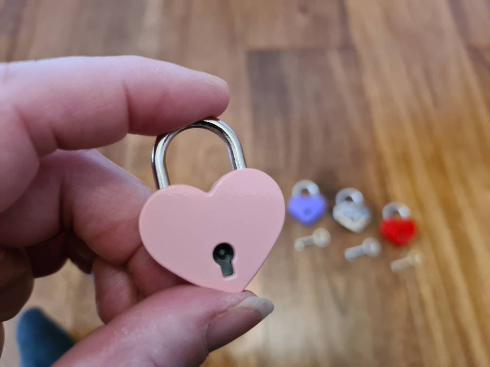 Heart Padlock Pendant – Discreet Day Collar Accessory