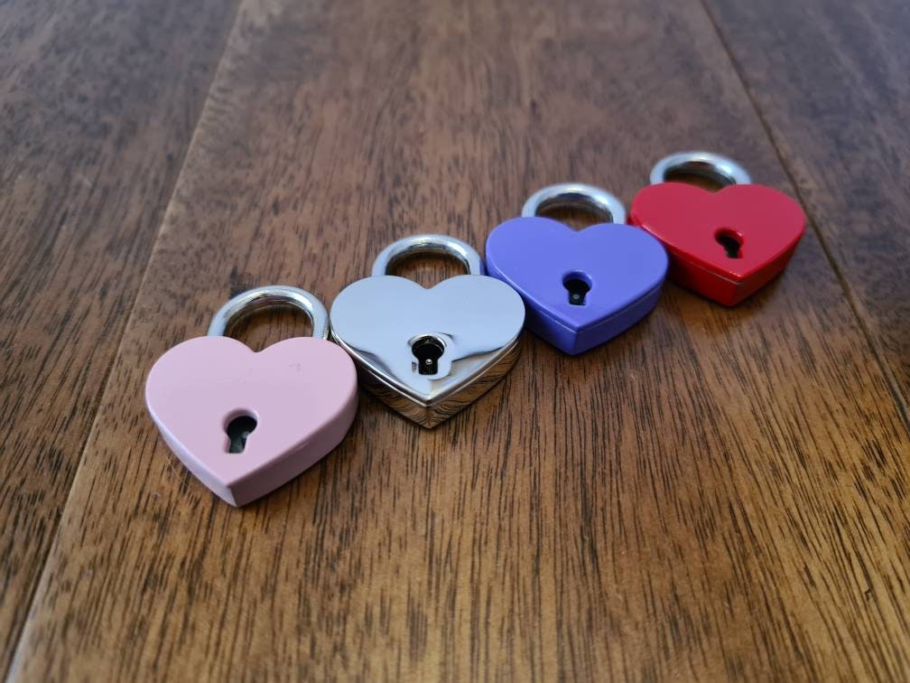 Heart Padlock Pendant – Discreet Day Collar Accessory