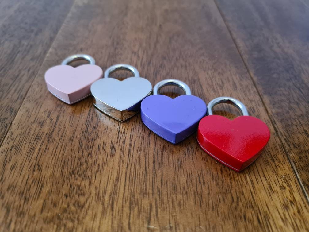 Heart Padlock Pendant – Discreet Day Collar Accessory