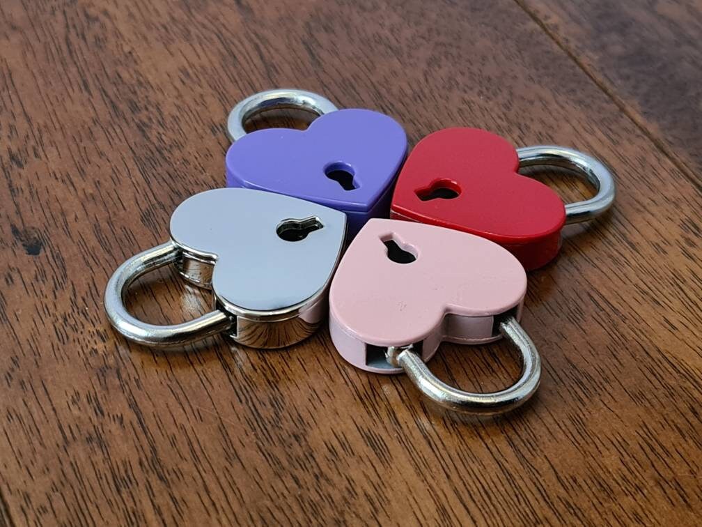 Heart Padlock Pendant – Discreet Day Collar Accessory