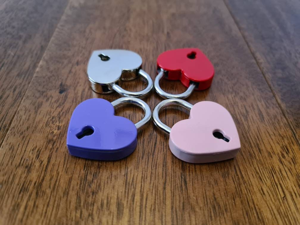 Heart Padlock Pendant – Discreet Day Collar Accessory